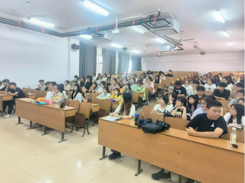 筑夢(mèng)舞臺(tái) 繪影未來 2025級(jí)戲劇影視美術(shù)設(shè)計(jì)專業(yè)教育培訓(xùn)會(huì)順利召開